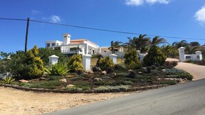 Exterior - Fly me to the Moon Guest House (Mossel Bay)