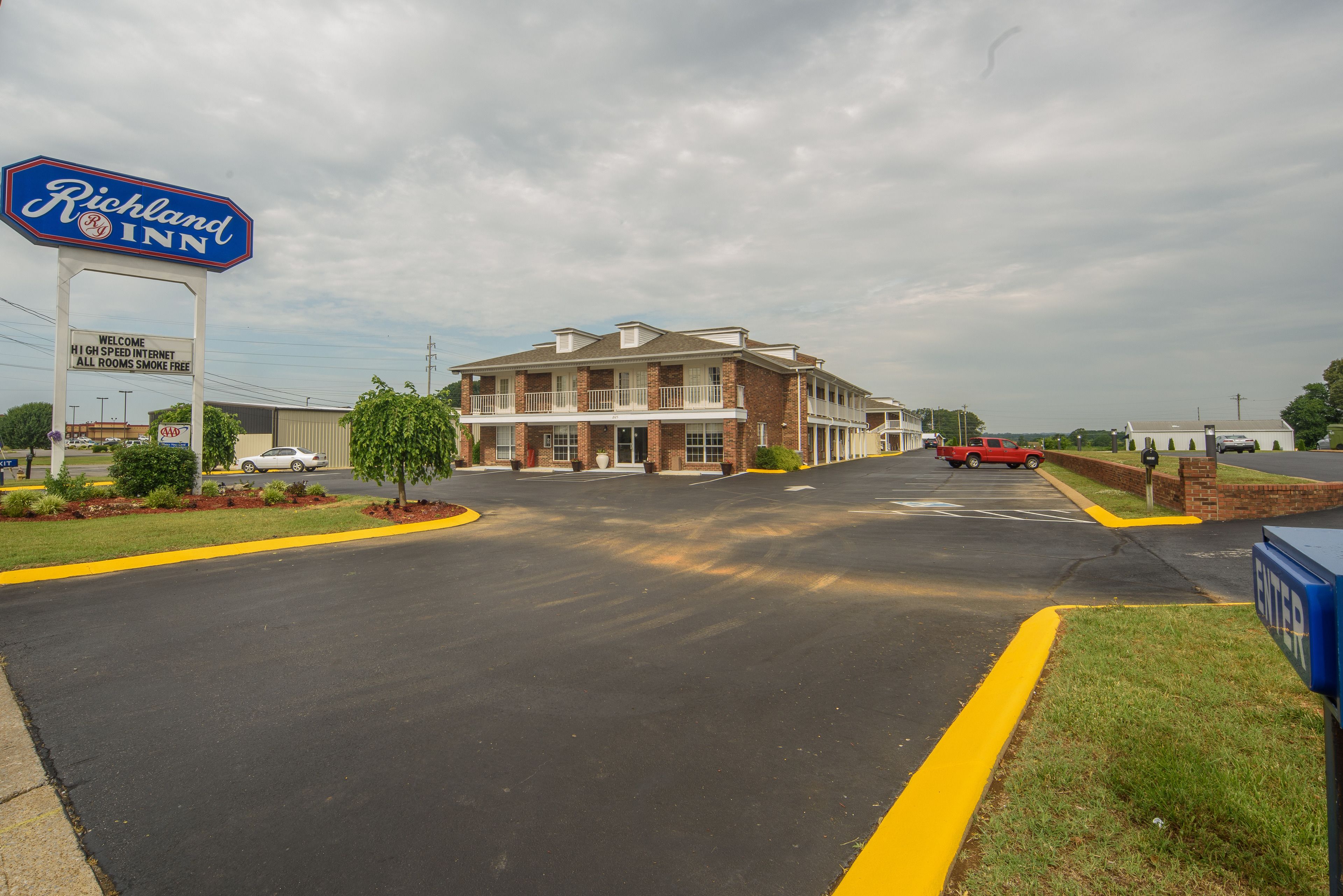 A two-story brick building with a sign for Richland Inn.