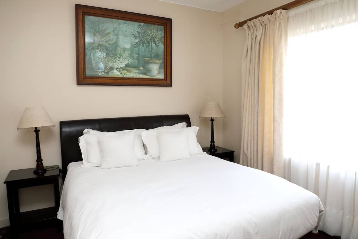 Family Suite, 2 Bedrooms | Ruang tamu | TV skrin rata 