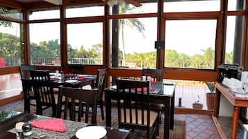 Daily full breakfast (ZAR 120 per person)