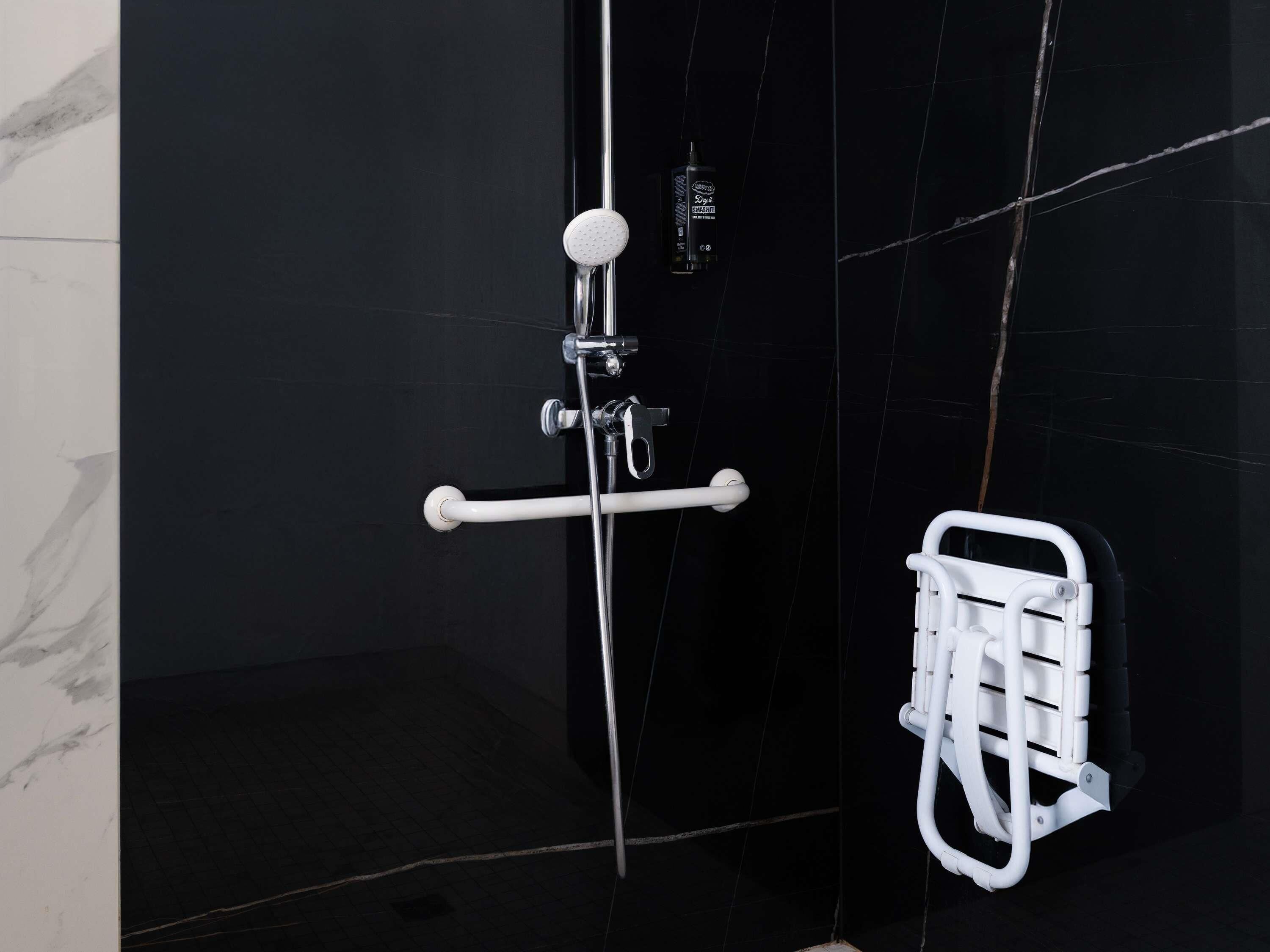 Dreibettzimmer, Mehrere Betten | Schreibtisch, schallisolierte Zimmer, kostenloses WLAN, Bettwäsche