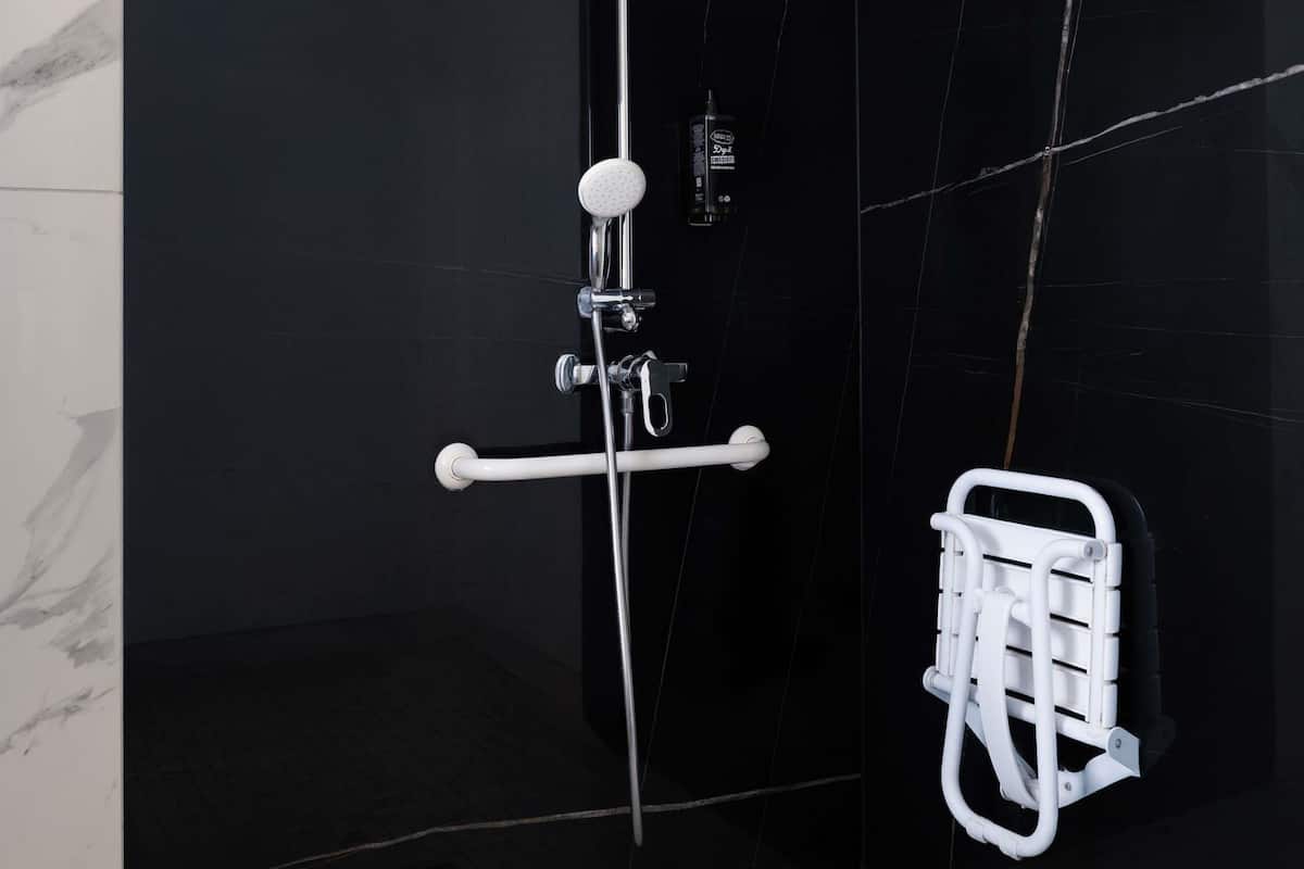 Habitación triple, varias camas | Escritorio, insonorización, wifi gratis y ropa de cama