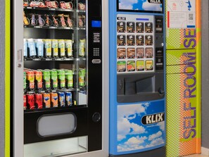 A vending machine with various snacks and drinks, including KitKat bars and Fanta sodas. - ibis budget Perigueux (Périgueux)
