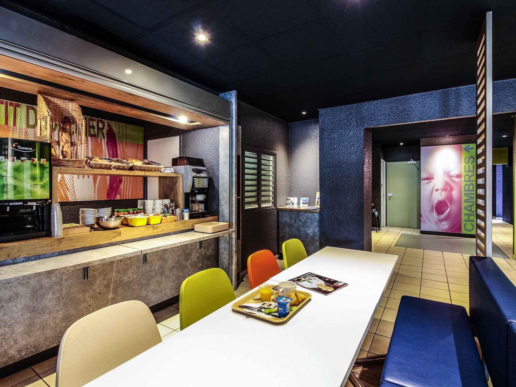 Daily buffet breakfast (EUR 9 per person)