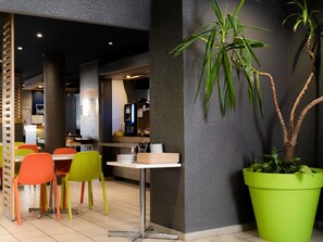 Daily buffet breakfast (EUR 9 per person) - ibis budget Perigueux (Périgueux)