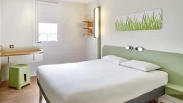 Classic Room, 1 Double Bed, Private Bathroom | Desk, soundproofing, free WiFi, bed sheets