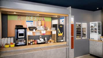 Esmorzar diari d'estil bufet (9 EUR per persona)