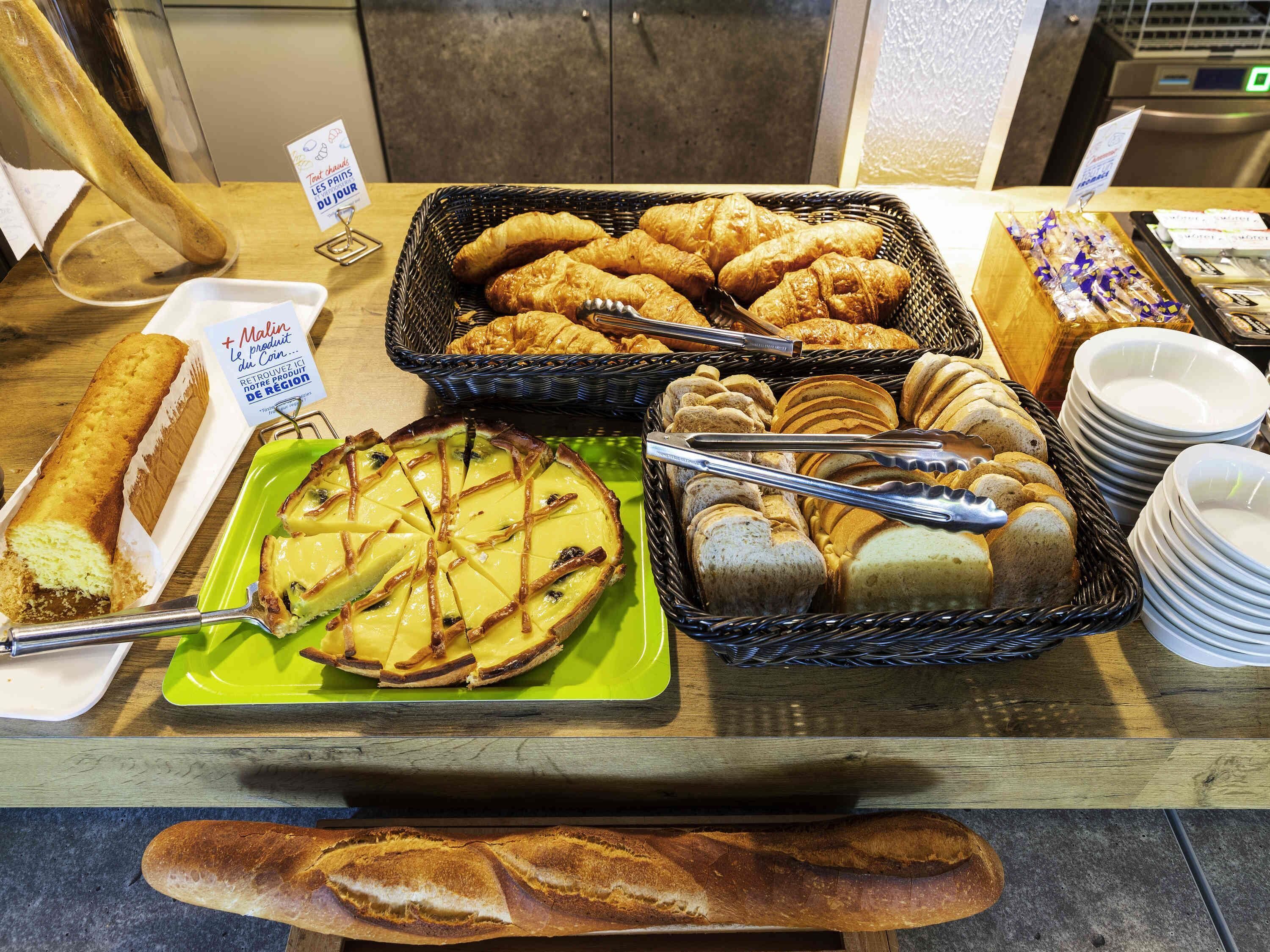 Daily buffet breakfast for a fee