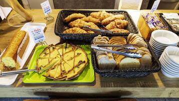 Daily buffet breakfast for a fee
