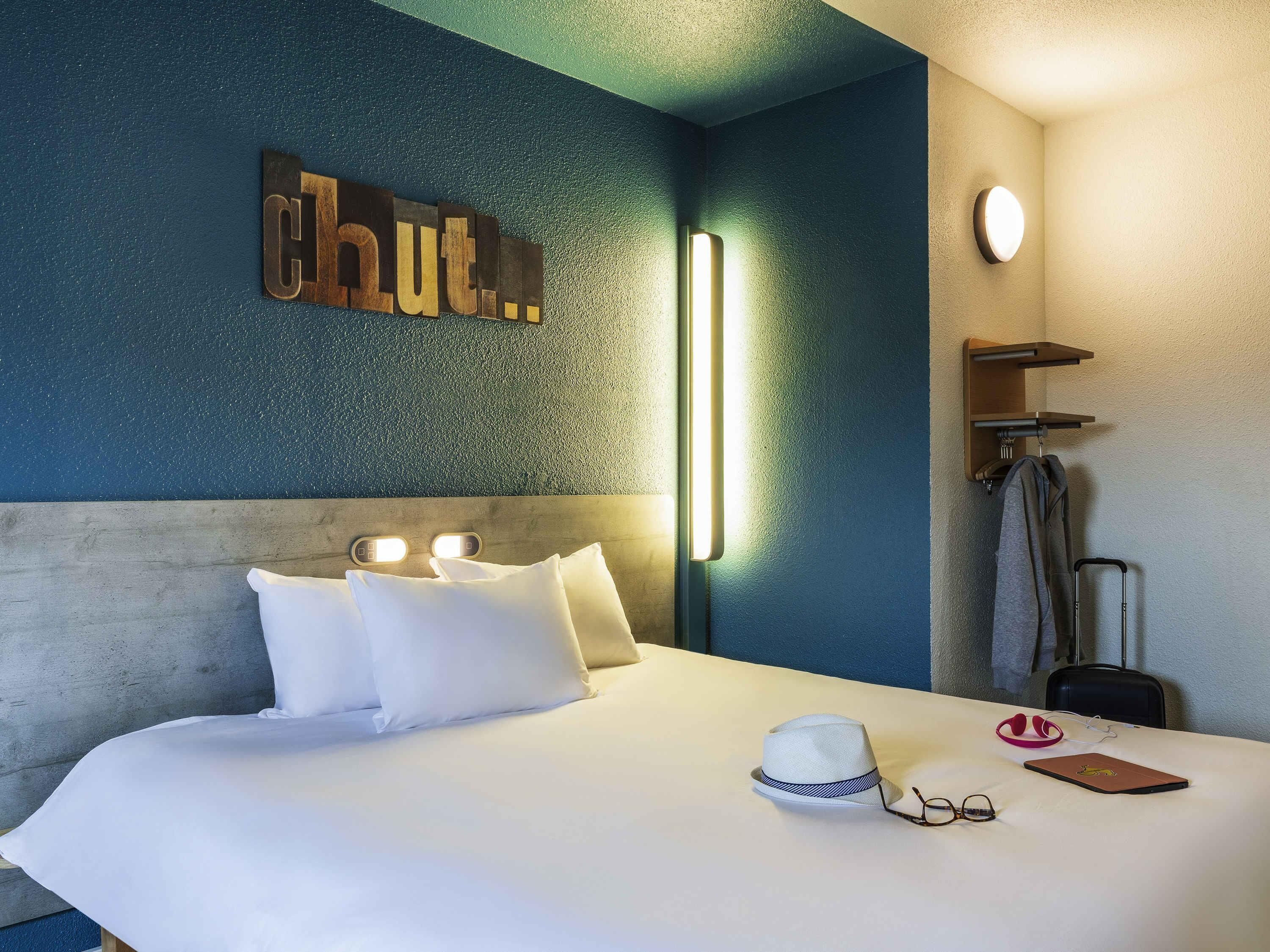 Triple Room, Multiple Beds | Desk, iron/ironing board, cribs (free), WiFi (free)