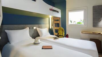 Triple Room, Multiple Beds | Desk, iron/ironing board, free cribs/infant beds, free WiFi