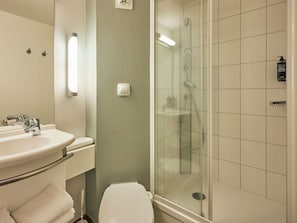 Kamar Triple, Beberapa Tempat Tidur | Meja kerja, kedap suara, Wi-Fi gratis, dan seprai linen