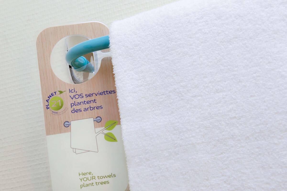 desk, soundproofing, free wifi, bed sheets