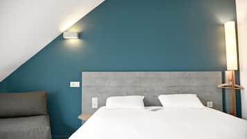 Family Room, 2 Double Beds | Desk, soundproofing, free cots/infant beds, rollaway beds