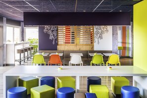 Bữa sáng kiểu Âu hàng ngày (9.90 EUR/mỗi người) 