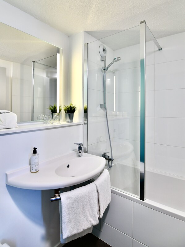 Eco-friendly toiletries, hair dryer, towels - ibis budget Vannes Ploeren (Ploeren)