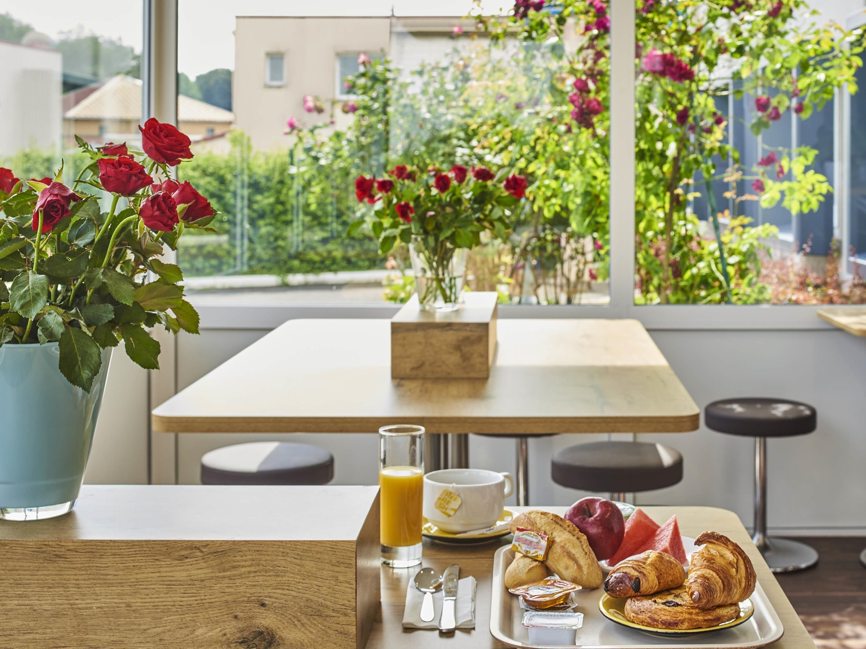 Petit déjeuner buffet servi tous les jours en supplément