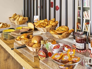 Daily buffet breakfast for a fee