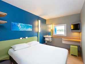 Double Room | Peralatan tempat tidur premium, tilam berlapik, meja, kalis bunyi
