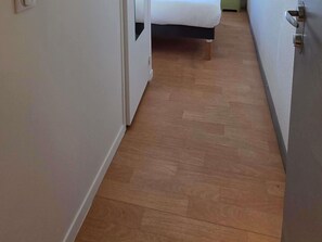 Literie de qualité supérieure, surmatelas, bureau, chambres insonorisées