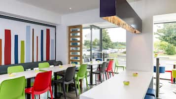 Dagelijks ontbijtbuffet (EUR 9 per persoon)