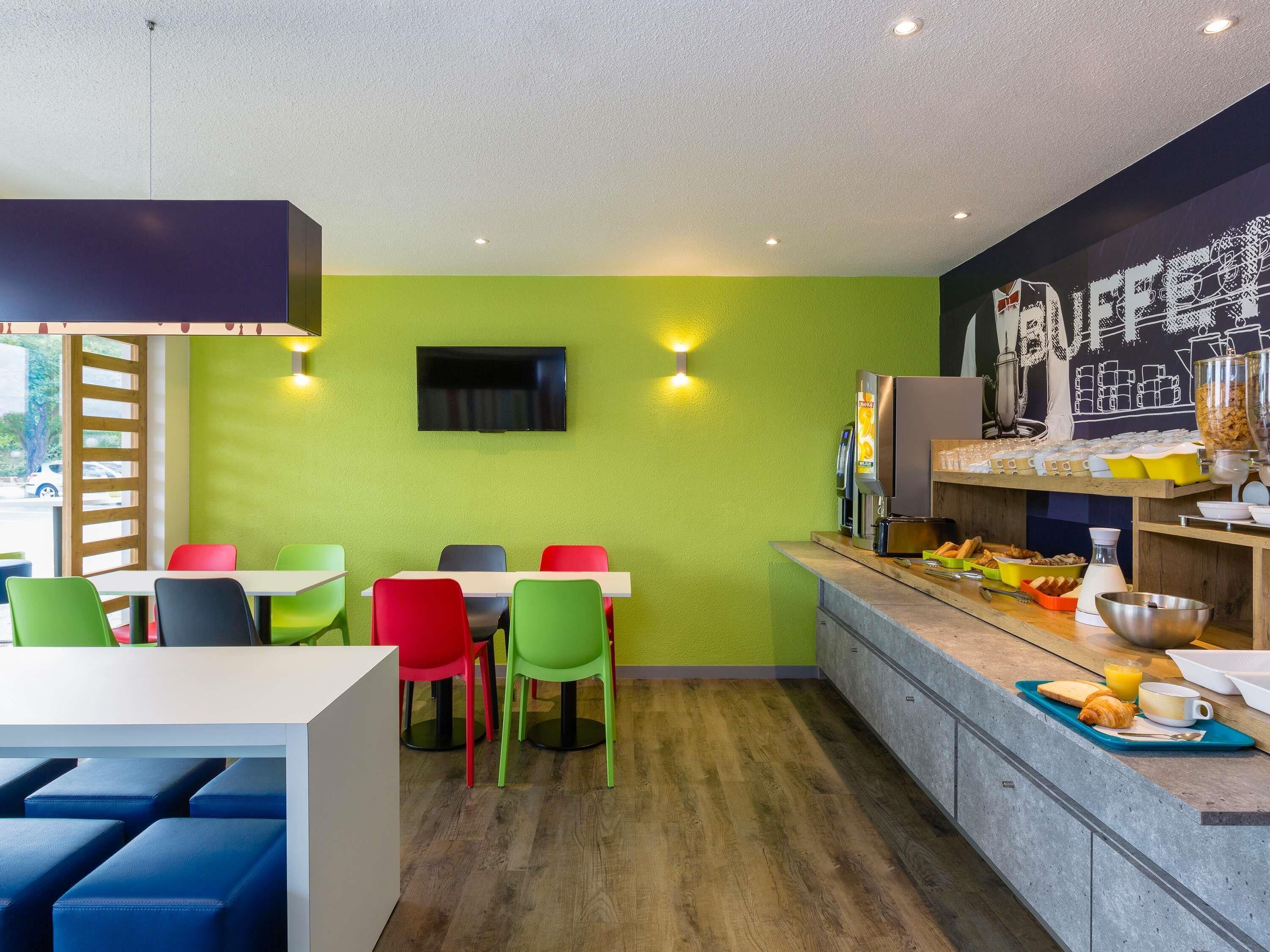 Daily buffet breakfast (EUR 9 per person)