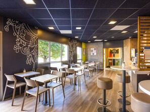 Daily buffet breakfast (EUR 8.50 per person) - ibis budget Angoulême Centre (Angouleme)