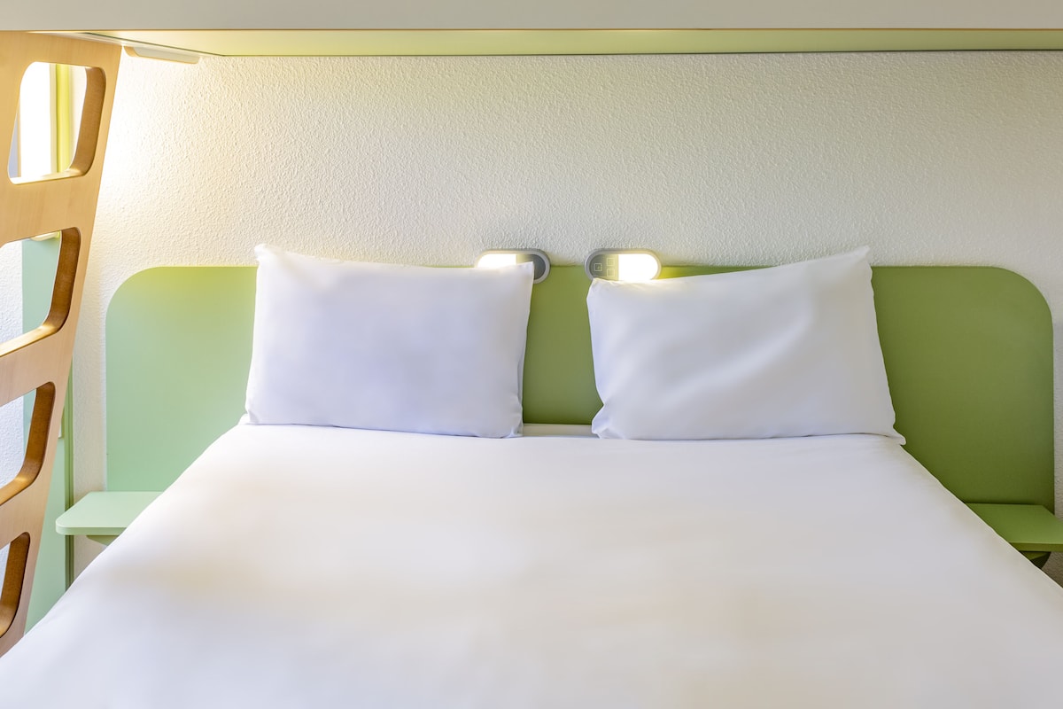 Double Room | Desk, blackout drapes, soundproofing, free cribs/infant beds