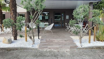 Esterni
