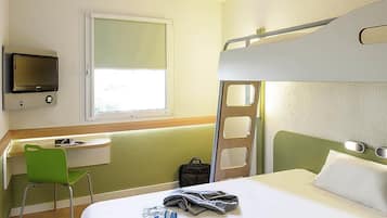 Triple Room, Multiple Beds | Desk, laptop workspace, blackout drapes, soundproofing