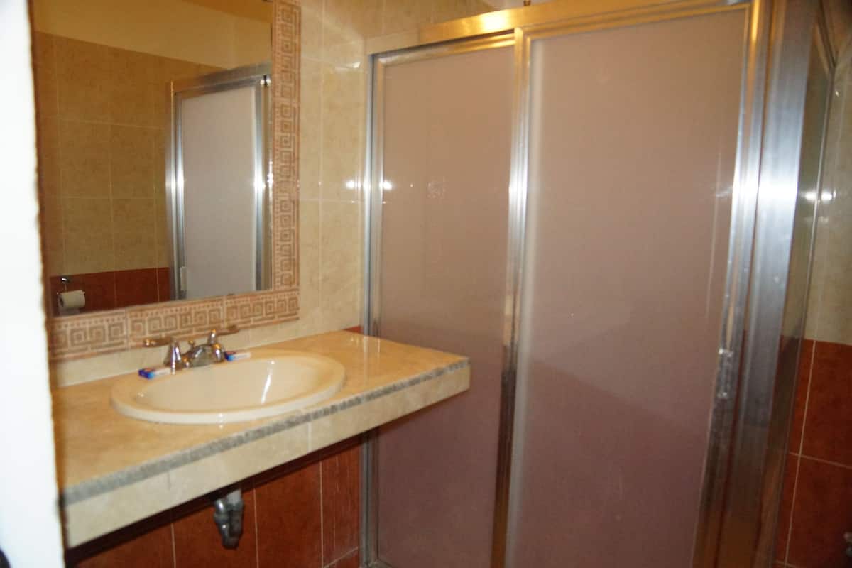 Shower, towels