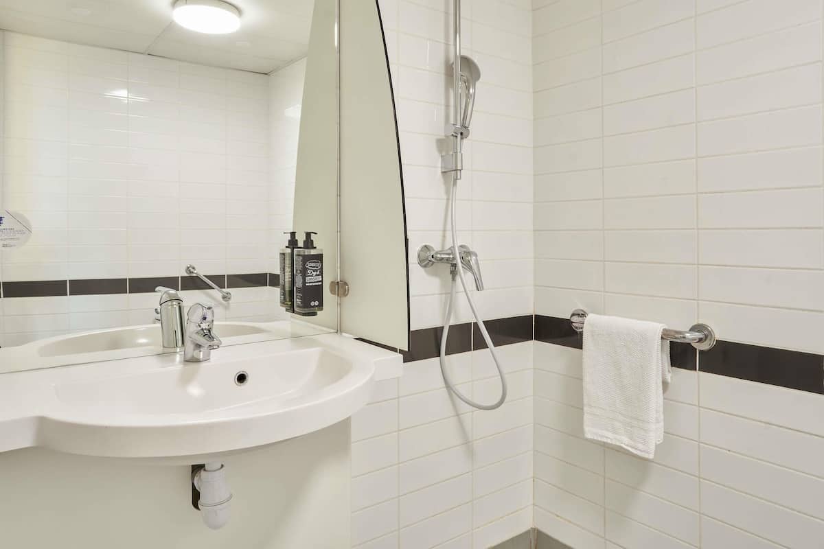 Twin Room, Accessible (Smart) | Desk, soundproofing, iron/ironing board, free cribs/infant beds