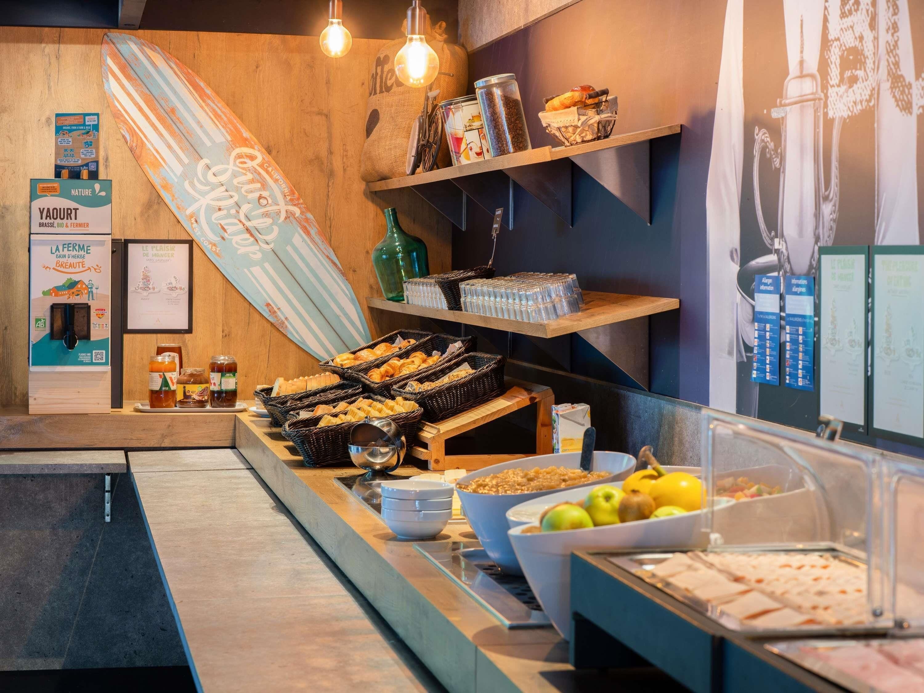 Petit déjeuner buffet servi tous les jours en supplément