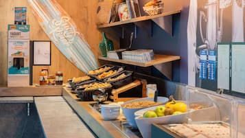Café da manhã com buffet todos os dias mediante uma taxa