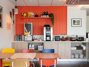 Daily full breakfast for a fee - ibis budget Tours Nord (Tours)