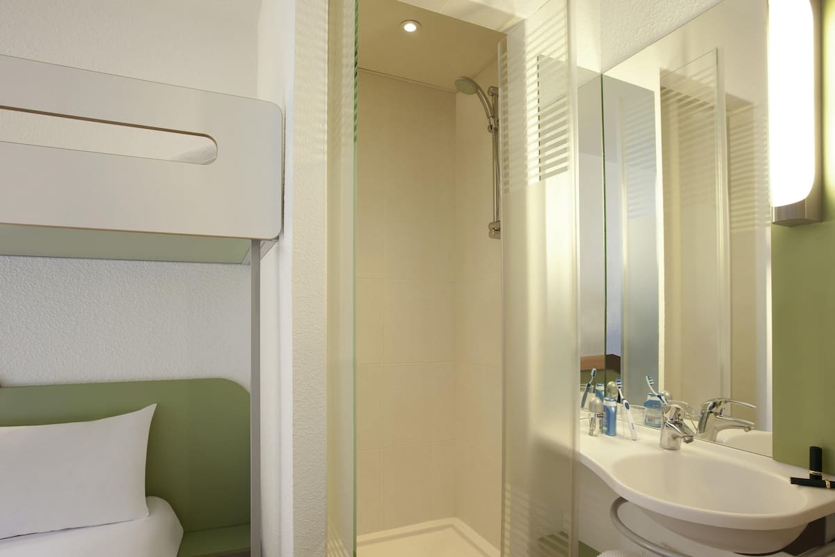 Desk, blackout curtains, soundproofing, free WiFi