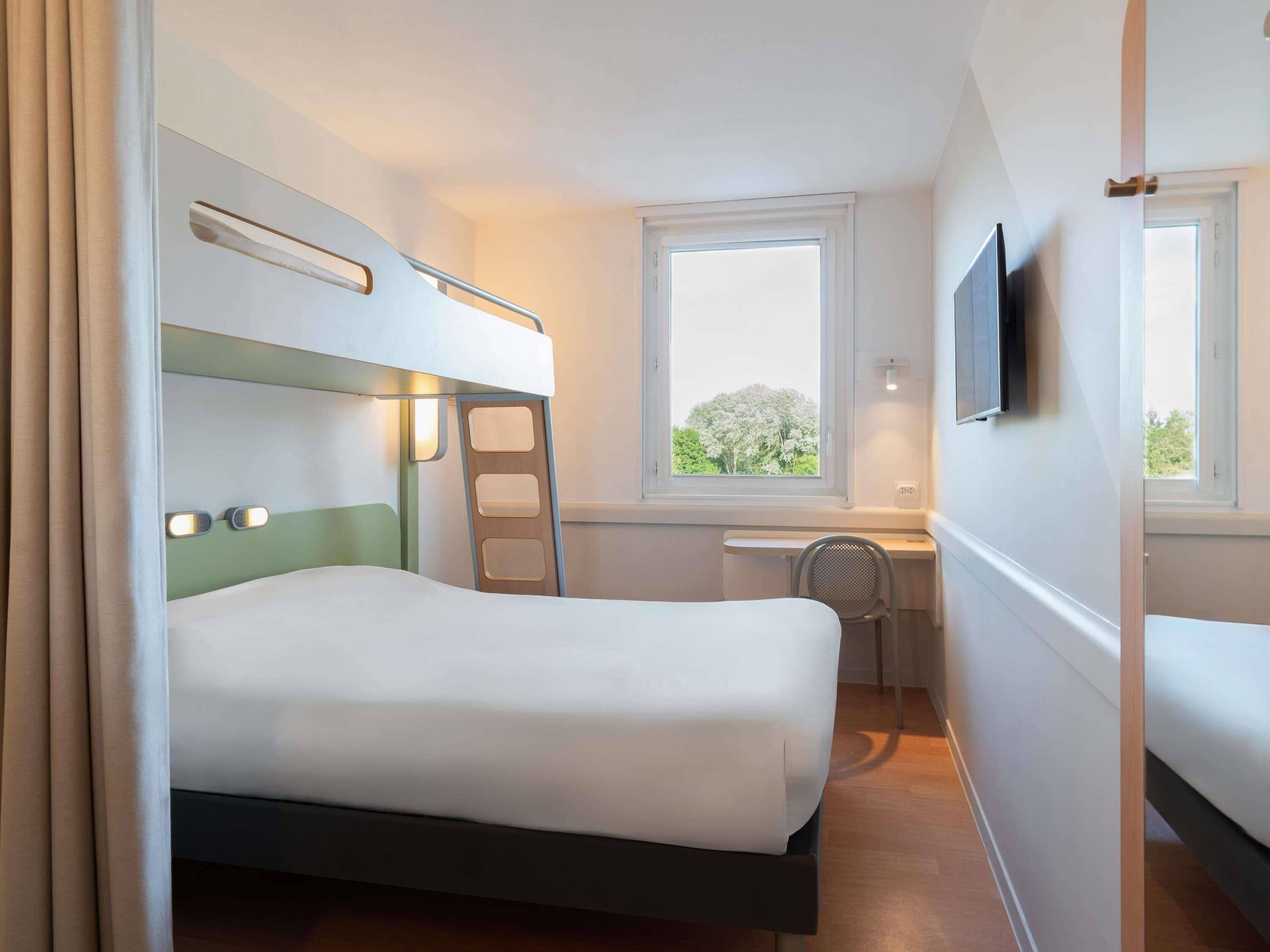 Double Room, Multiple Beds | Desk, blackout drapes, soundproofing, free WiFi