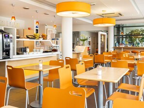 Daily full breakfast (EUR 9.9 per person)