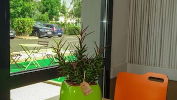 Daily full breakfast (EUR 9.9 per person)