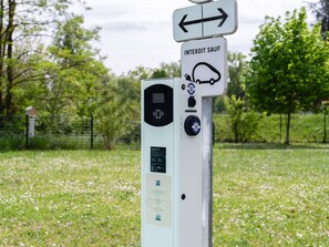 Electric vehicle-charging station - ibis budget Tours Nord (Tours)