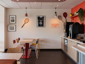 Daily full breakfast for a fee - ibis budget Tours Nord (Tours)