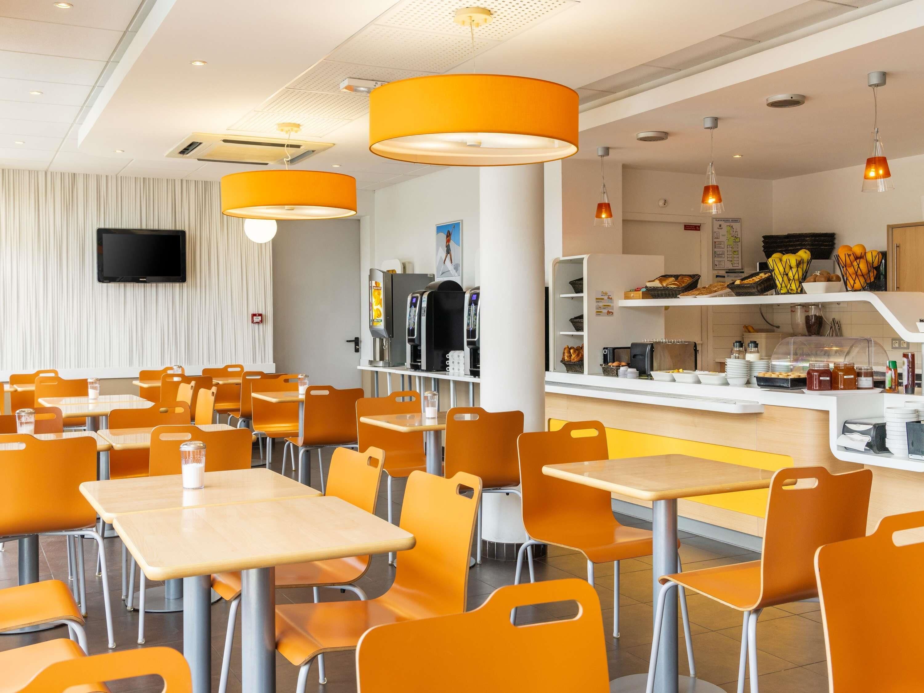 Petit déjeuner complet (9.9 EUR par personne)