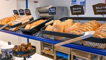 Dagelijks uitgebreid ontbijt (EUR 9.9 per persoon)