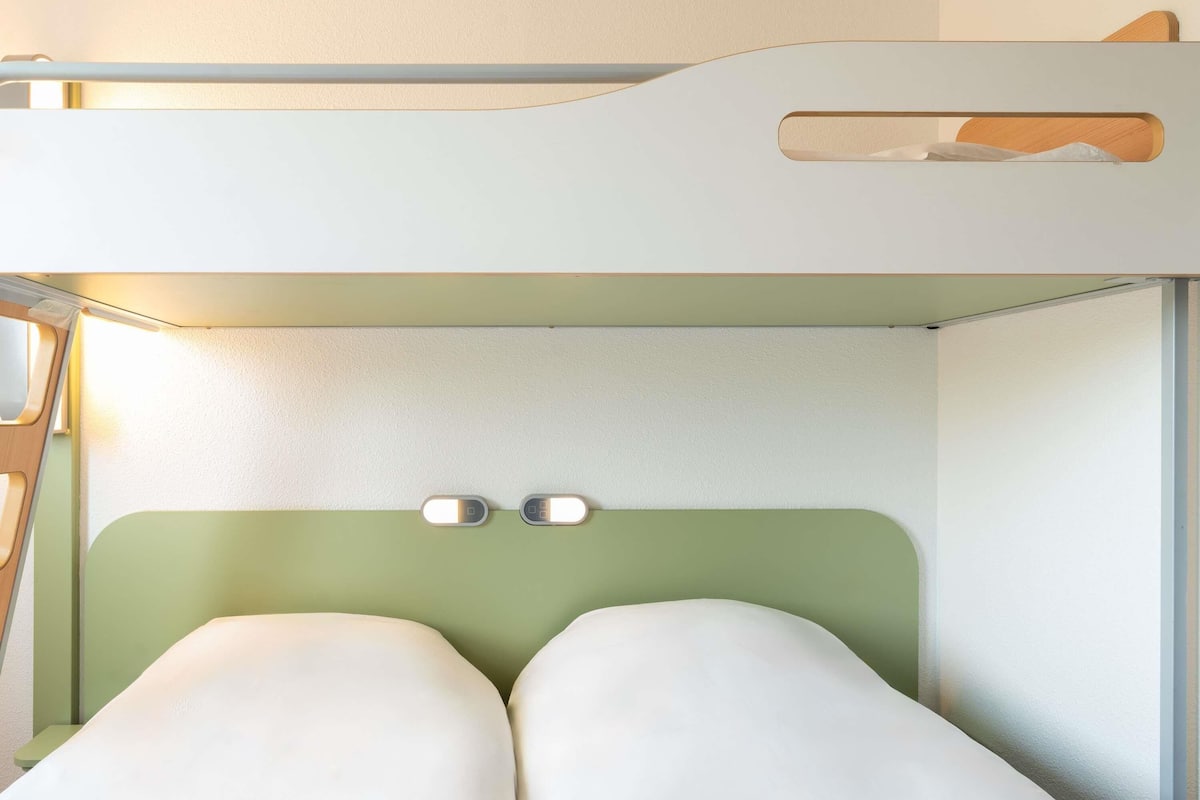 Bureau, rideaux occultants, chambres insonorisées, Wi-Fi gratuit