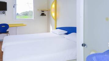 Habitació triple, diversos llits | Escriptori, habitacions insonoritzades i bressols gratuïts