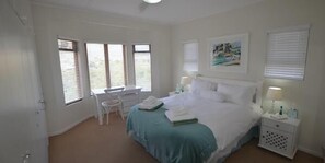Self-Catering House | 3 bedrooms, minibar, in-room safe, individually decorated - The Mermaids Tail (Pringle Bay)