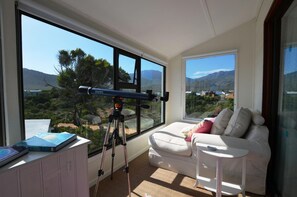 3 bedrooms, minibar, in-room safe, individually decorated - The Mermaids Tail (Pringle Bay)