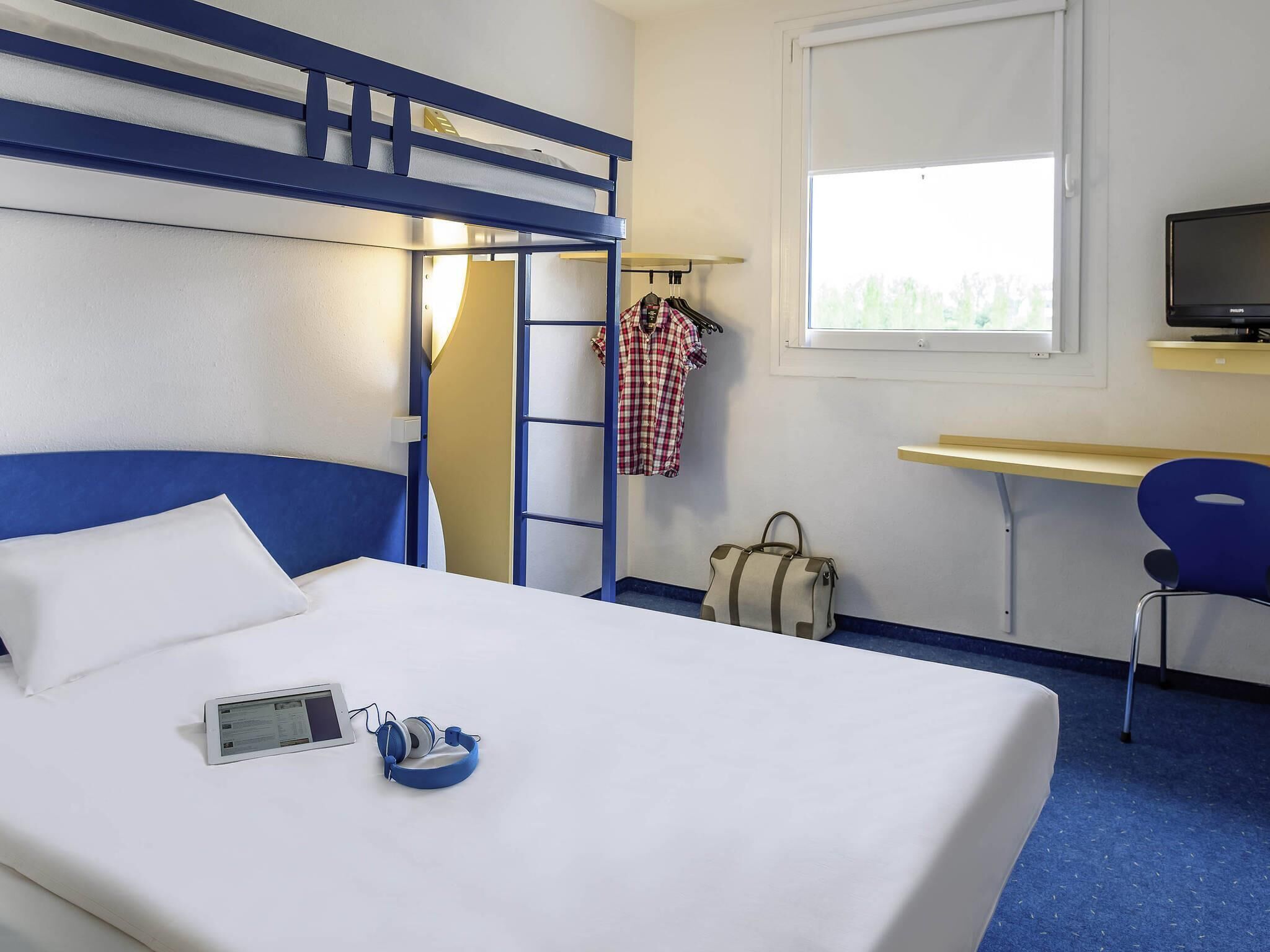 Triple Room, Multiple Beds | In-room safe, desk, soundproofing, iron/ironing board