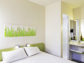Double Room | Meja, ruang kerja komputer riba, langsir/tirai gelap terus, kalis bunyi 