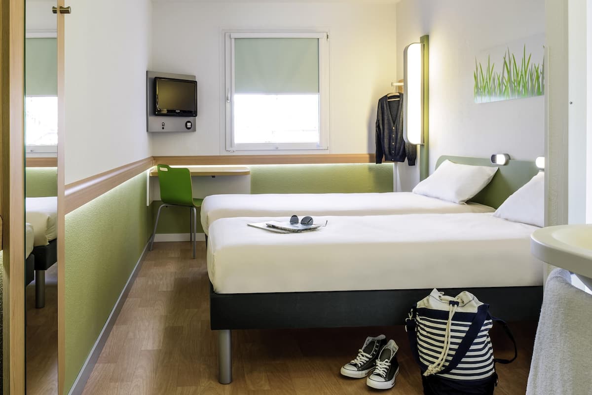 Twin Room, 2 Single Beds | Desk, laptop workspace, blackout curtains, soundproofing